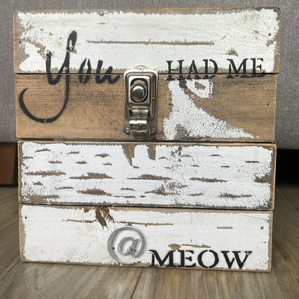 Photo frame for cats